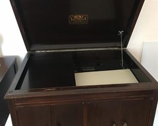 Inside Cabinet