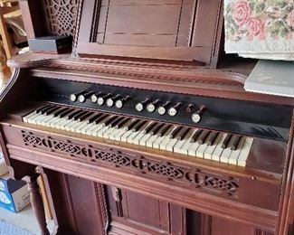 Antique kimball pump organ. Works.