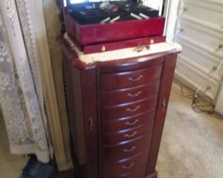 Jewelry box 8 drawers, mirror and 2 side necklace wings. 