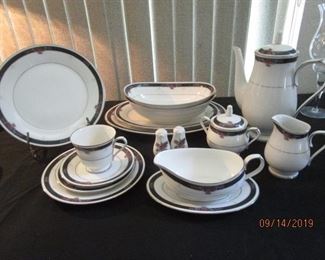 Noritake Dishes, Service for 8 with serving pieces, 'Etienne'