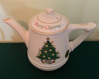 Hall Christmas Teapot