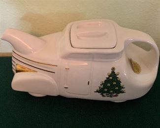 Hall Christmas Teapot