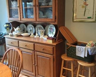 Amish Oak Hutch
