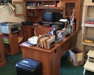 L Shape Office Desk with Hutch Shelf and Return