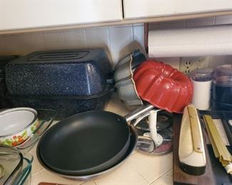 GREAT pots, pans and cast iron-LOTS OF GRISWOLD