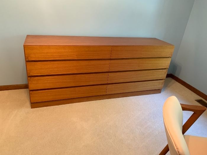 teak dresser comes with two mirrors