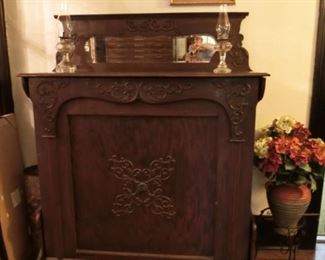 Very nice original finish Oak Murphy Bed 4'7"W 1'10"D 5'7"H