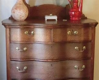 Solid Oak Texas Highboy, Serpentine Front  in Great condition