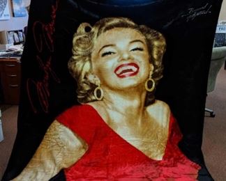 Marilyn Monroe Collectible Lot - Blanket and Lamp