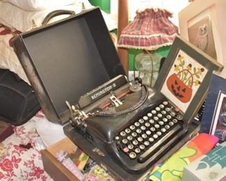 Remington 5 typewriter in case