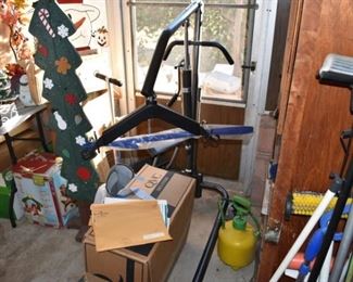 Hoyer lift for medical bedside lifting assistance
