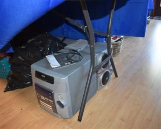 CD player / stereo with dual speakers
