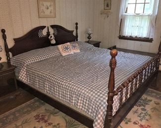 king size bed (comes with 2 dressers and 2 night stands in the set)