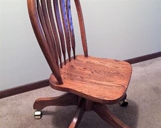 desk chair on wheels