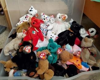 Huge Collection Of Beanie Babies 
