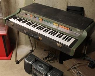 Vintage Farfisa vip 370 keyboard in untested condition, needs to be connected to an amp