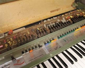 Vintage Farfisa vip 370 keyboard in untested condition, needs to be connected to an amp