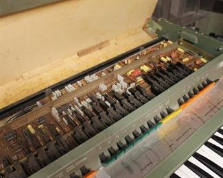 Vintage Farfisa vip 370 keyboard in untested condition, needs to be connected to an amp