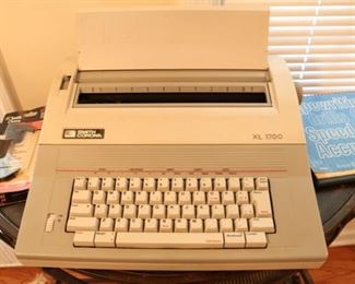 Typewriter with book and 2 cartridges of ribbon