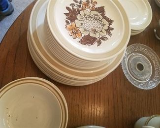 Stoneware dishes