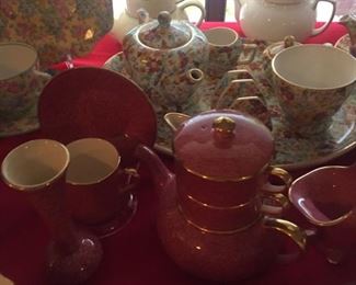 Tea pots with creamer & sugar on top