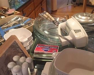Pyrex, corning in kitchen