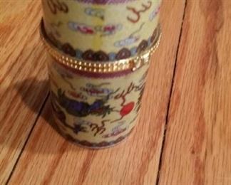 tbs Chinese lidded object