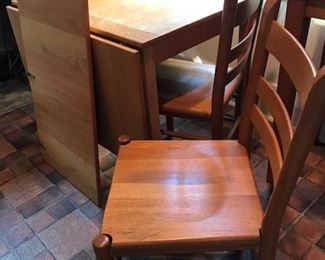 Ansager Mobler drop leaf table with 2 chairs.