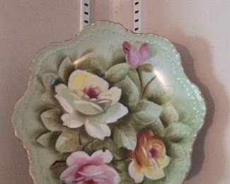 Decorative plate with roses!o