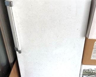APC066 Kenmore Upright Freezer