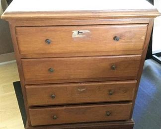 APC105 Vintage Four Drawer Dresser