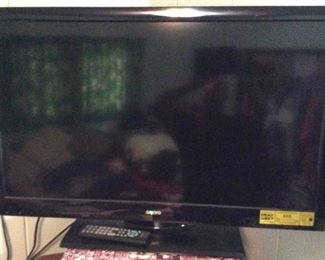 APC132 Sanyo Television with Remote