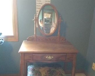 Oak vanity w/stool