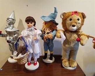 Large set of Wizard of Oz animatronic dolls. They move!!!