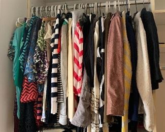 Women’s closet full of clothes (sz 2-8)