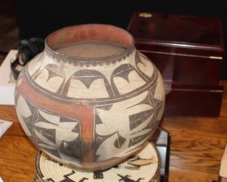 19th/20th Century Acoma Pueblo Pottery Pot