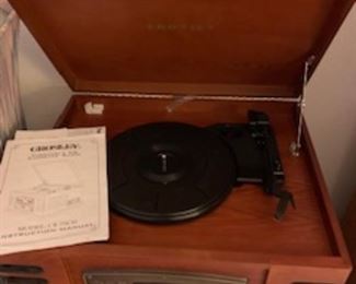 Vintage style turntable/radio