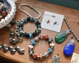 Women's Jewelry - Bracelets, Pendants, Earrings, Etc.