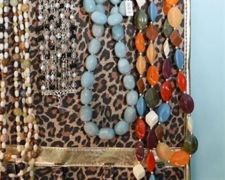 Women's Jewelry - Necklaces, Beads, Pearls, Etc.