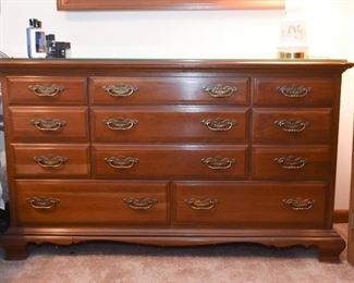Lowboy Chest of Drawers (Fantastic Condition)
