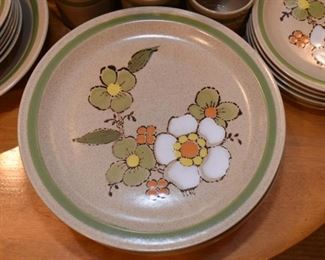 Vintage Yamaka Cupboard Craft Stoneware Dinnerware / Dishes