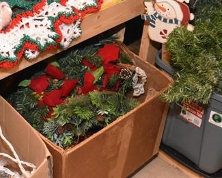 Christmas & Holiday Decor (Wreaths & Garland)