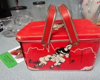 love this vintage lunch box