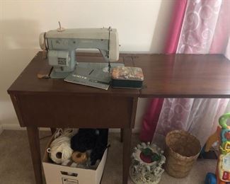 SEWING MACHINE