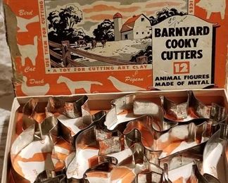 Many vintage kitchen items