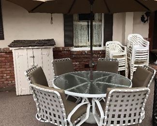 Outdoor Dining Table and Chairs