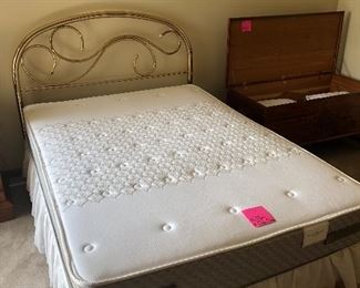 sealy posterpedic ultra firm mattress and box spring set like new full size