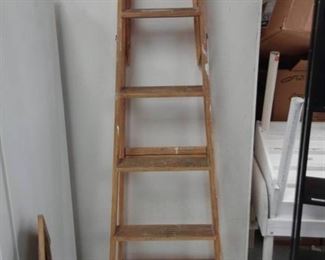 Wood Step Ladder