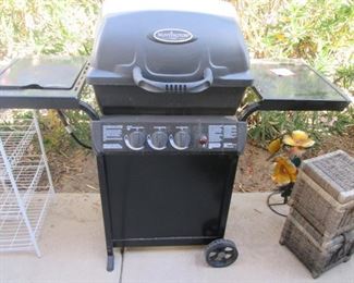 Grill by Huntington Cast
