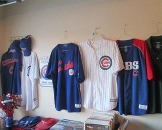 Chicago Cubs & Bears Clothing & Memorabilia